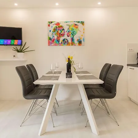 Motovunska 39 * Poreč